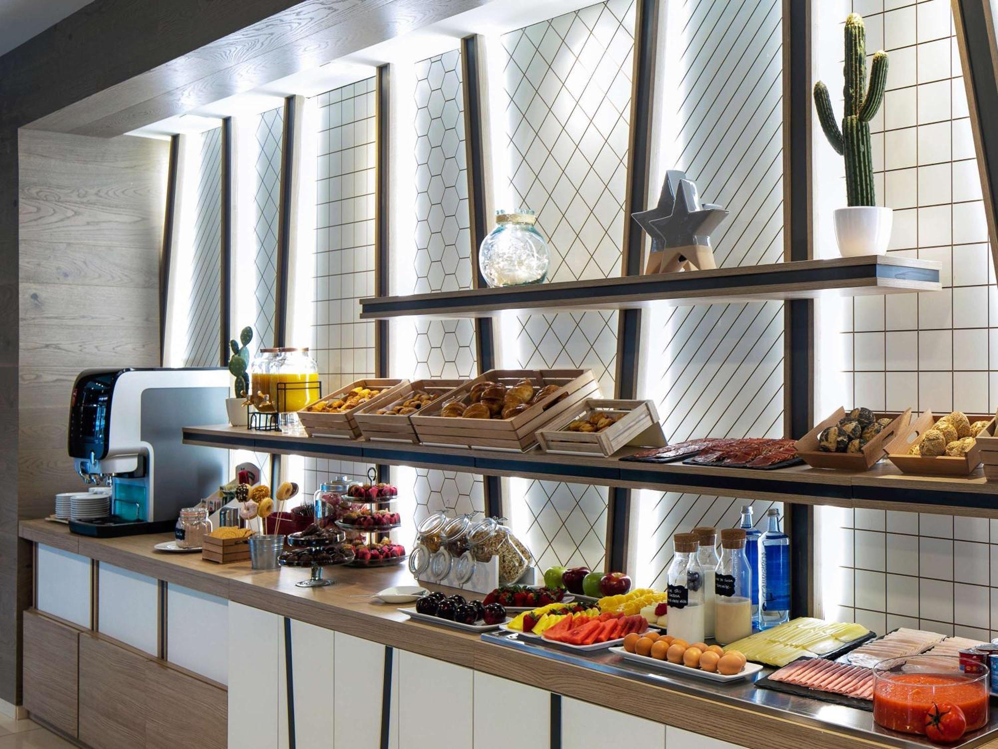 Ibis Styles A Coruna Exterior photo